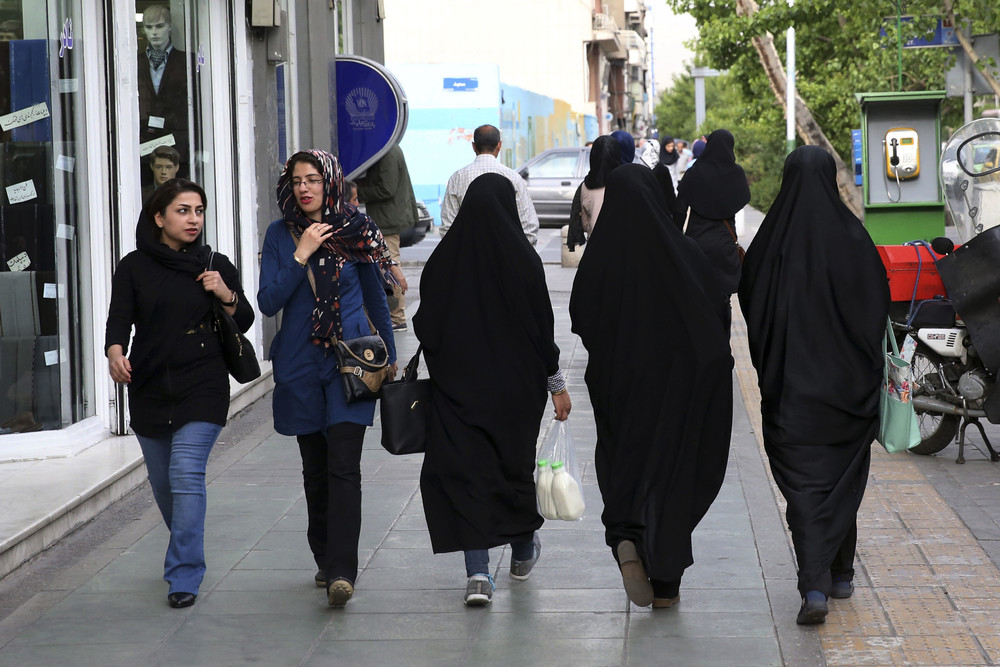 иранские женщины на улице
