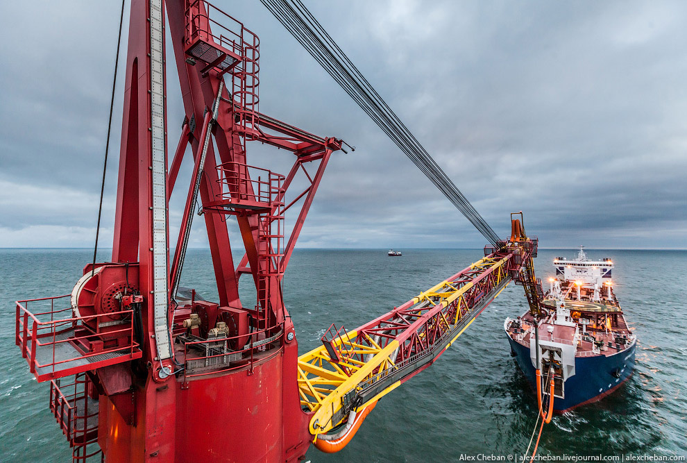 How extract oil in the Arctic on the Prirazlomnaya platform 14