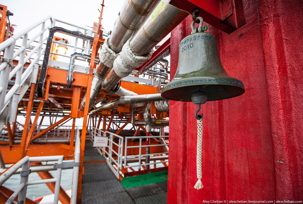 How extract oil in the Arctic on the Prirazlomnaya platform 30