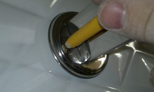 Как установить электрический полотенцесушитель в ванной?