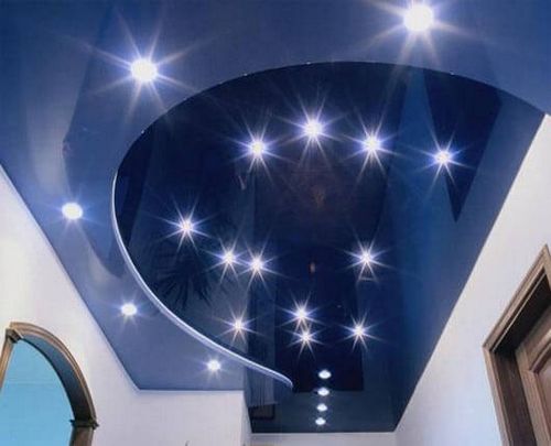 Светодиодные лампы для натяжных потолков, какие лучше: энергосберегающие, галогеновые или точечные, подробное фото и видео