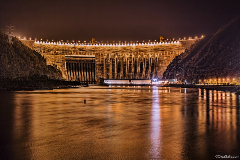 Саяно-Шушенская ГЭС ночью