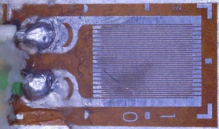Основной тензорезистор, его положение строго позиционировано, в примере 265 Ом