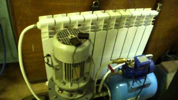 На фото еще один теплогенератор Потапова, в ходе испытательных работ подключённый к отопительному радиатору